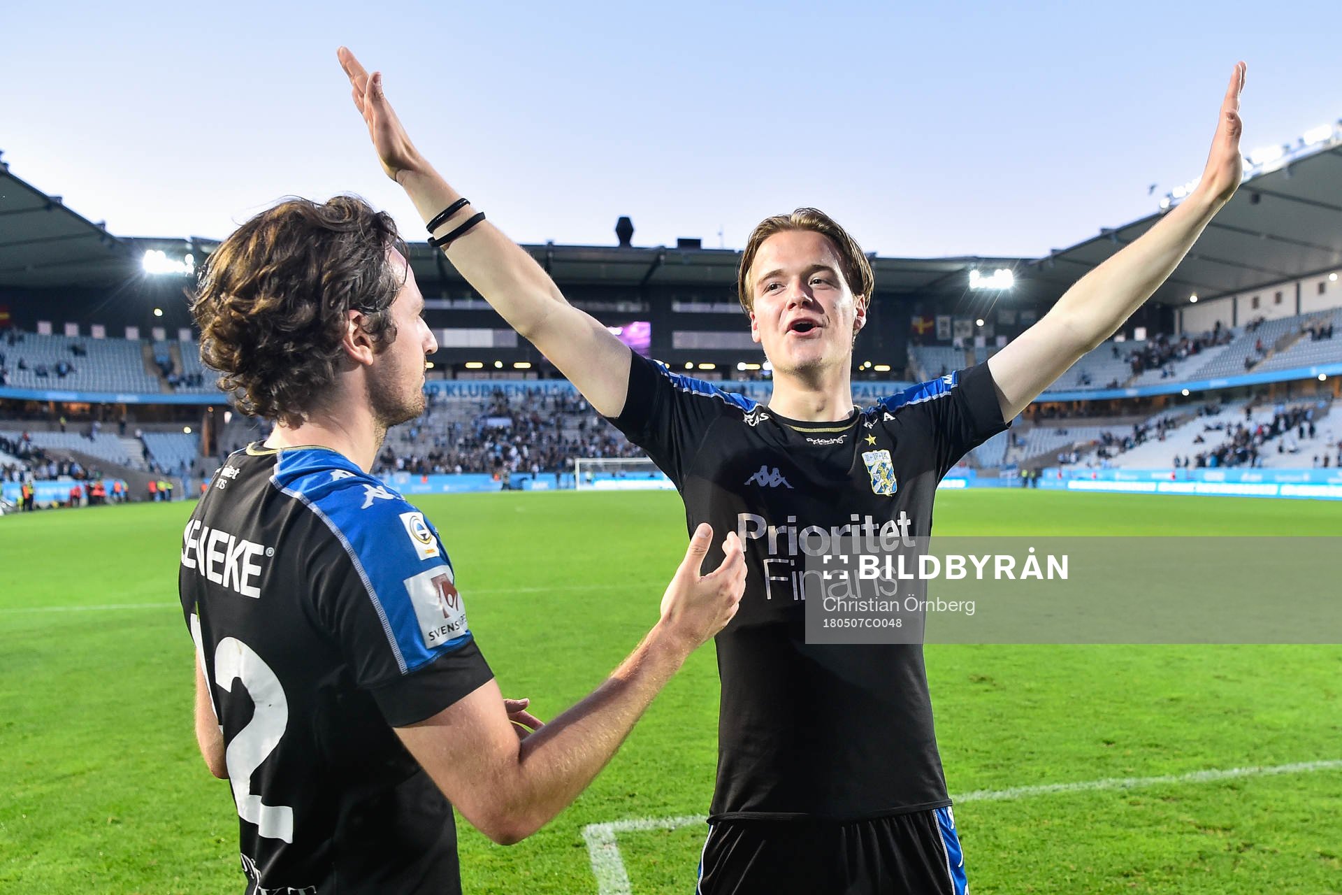 IFK Göteborgs Mikkel Diskerud och August Erlingmark jublar
