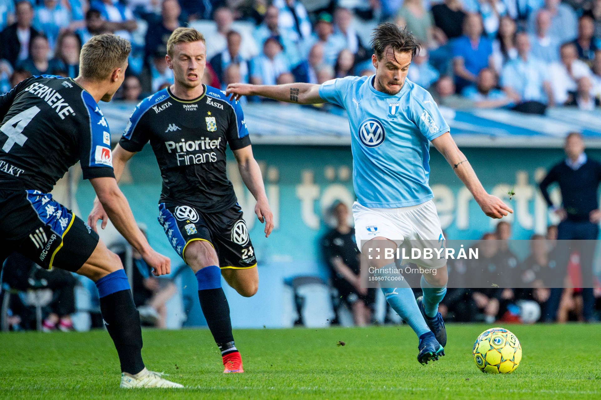 Malmö FFs Eric Larsson mot IFK Göteborgs Sebastian Ohlsson