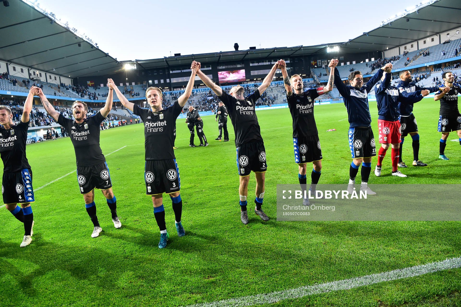 IFK Göteborgs spelare jublar efter vinsten i fotbollsmatchen i Allsvenskan mellan Malmö FF och IFK Göteborg den 7 maj 2018 i Malmö.