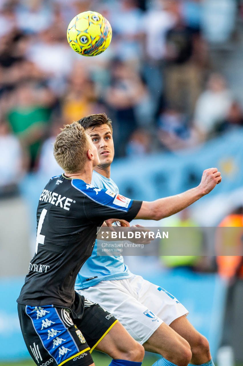 Malmö FFs Alexander Jeremejeff mot IFK Göteborgs Carl