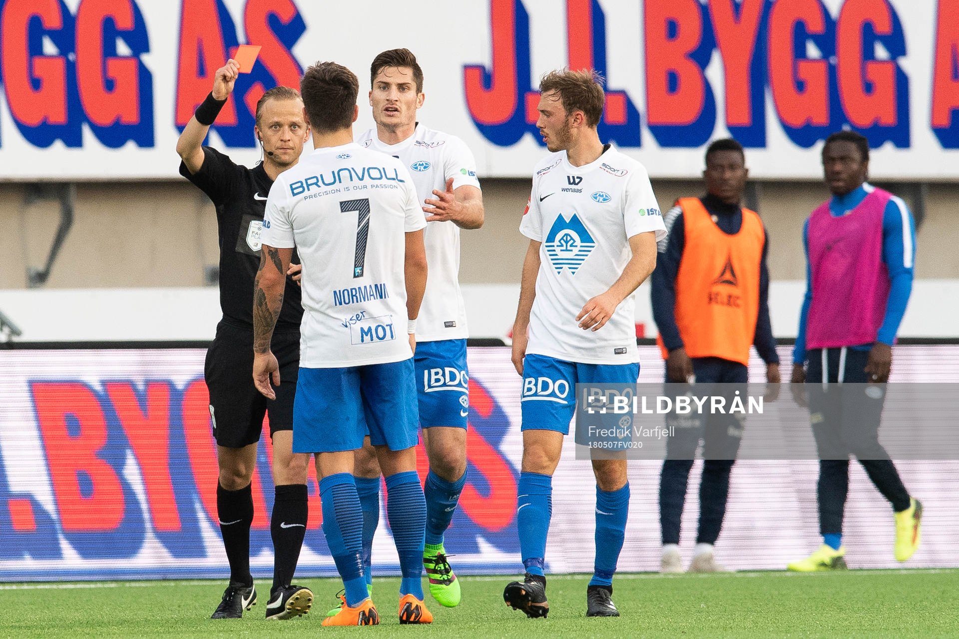 Ola Hobber Nilsen, referee, gives a red card to Mathias