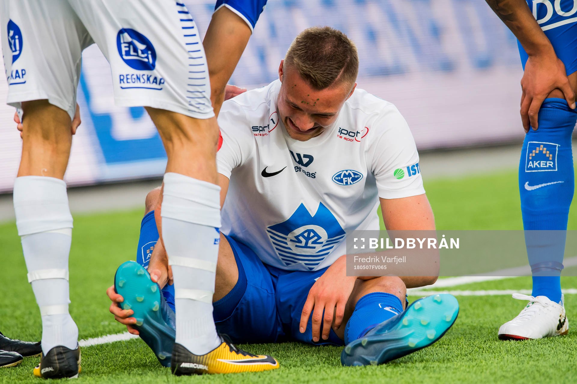 Stian Gregersen of Molde with an injury