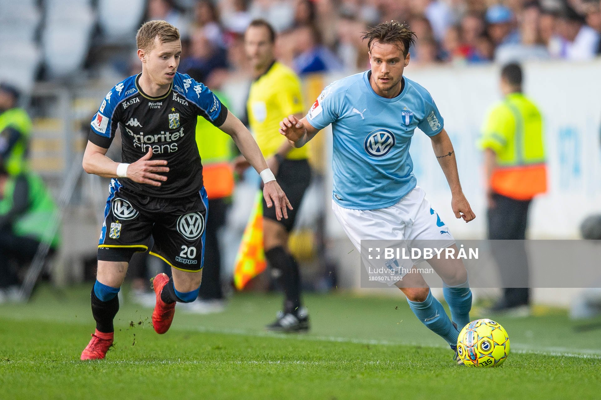 IFK Göteborgs Victor Wernersson jagar Malmö FFs Eric