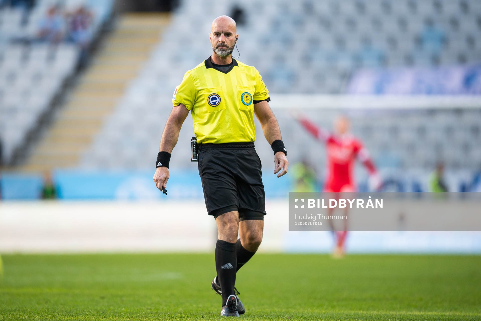 Domare Stefan Johannesson under fotbollsmatchen i Allsvenskan mellan Malmö FF och IFK Göteborg 7 maj 2018 i Malmö.