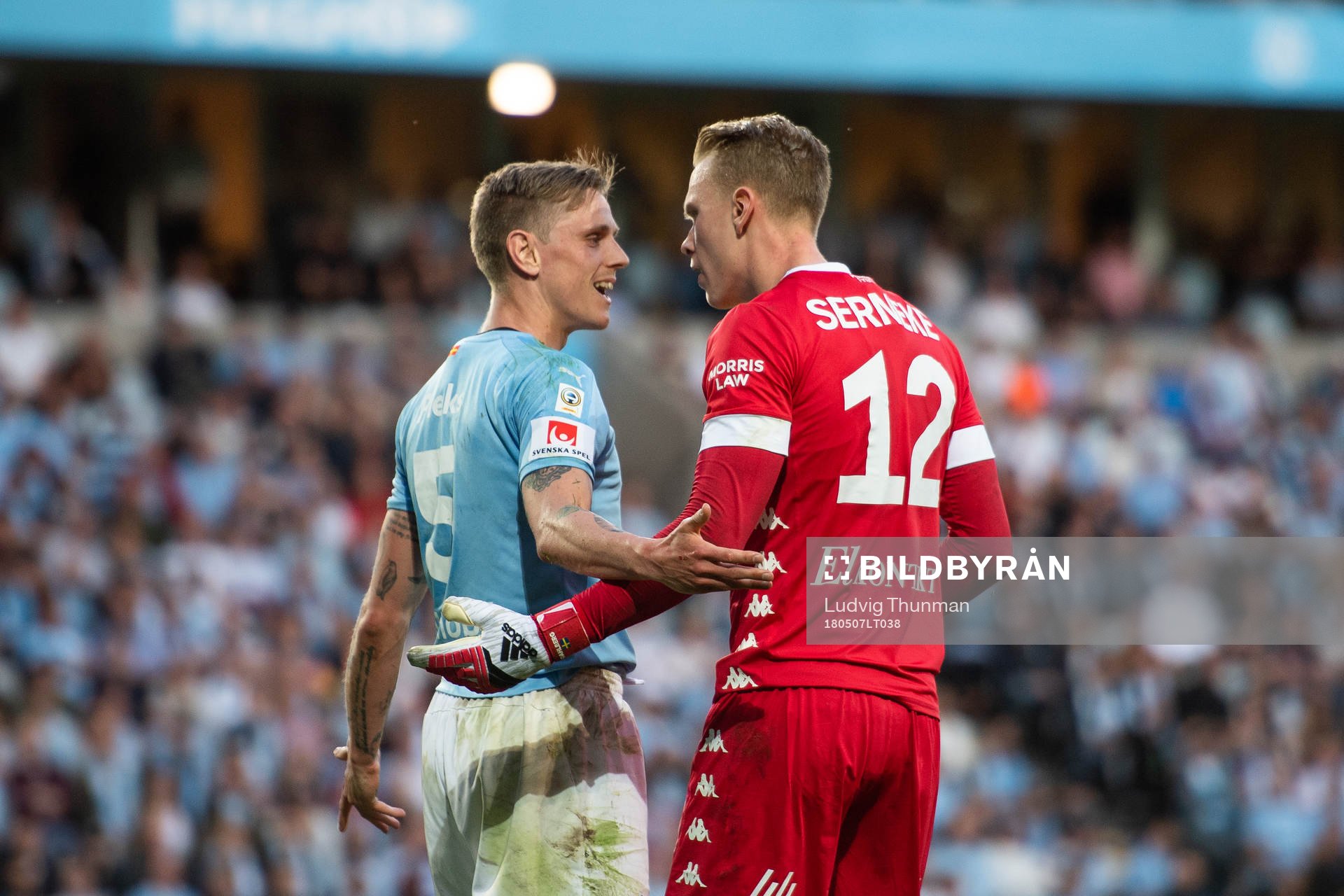 Malmö FFs Sören Rieks i diskussion med IFK Göteborgs målvakt Pontus Dahlberg under fotbollsmatchen i Allsvenskan mellan Malmö FF och IFK Göteborg 7 maj 2018 i Malmö.