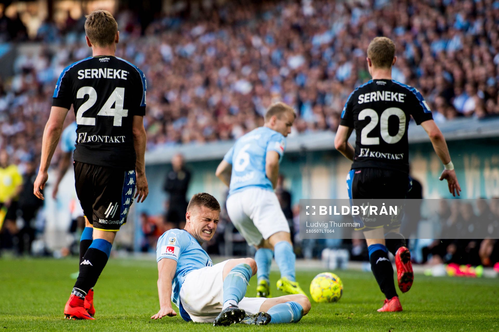 Malmö FFs Mattias Svanberg grinar illa