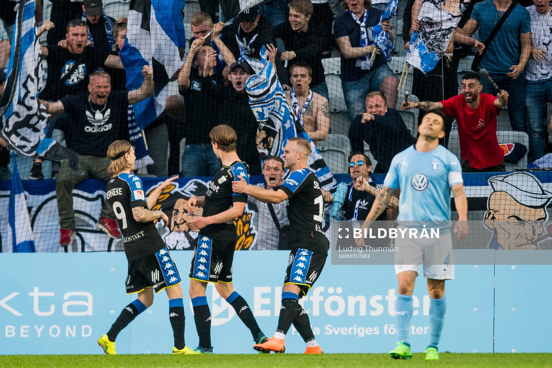 IFK Göteborgs August Erlingmark jublar med Elias Mar