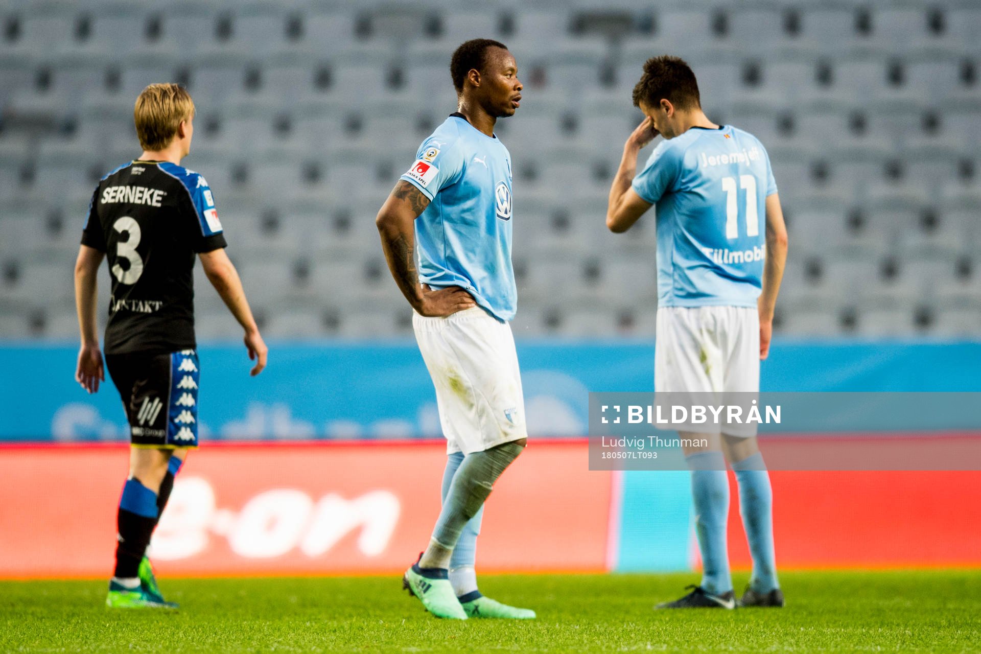 Malmö FFs Carlos Strandberg och Alexander Jeremejeff deppar