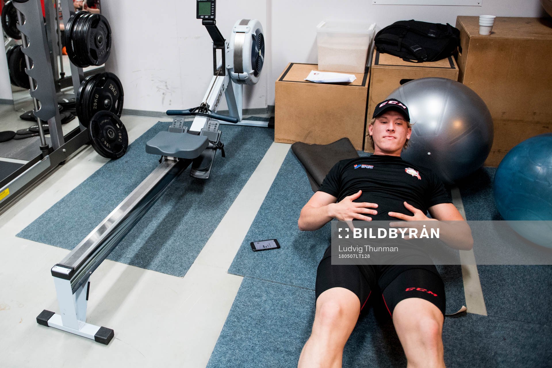 Emil Sylvegård tränar i gymmet
