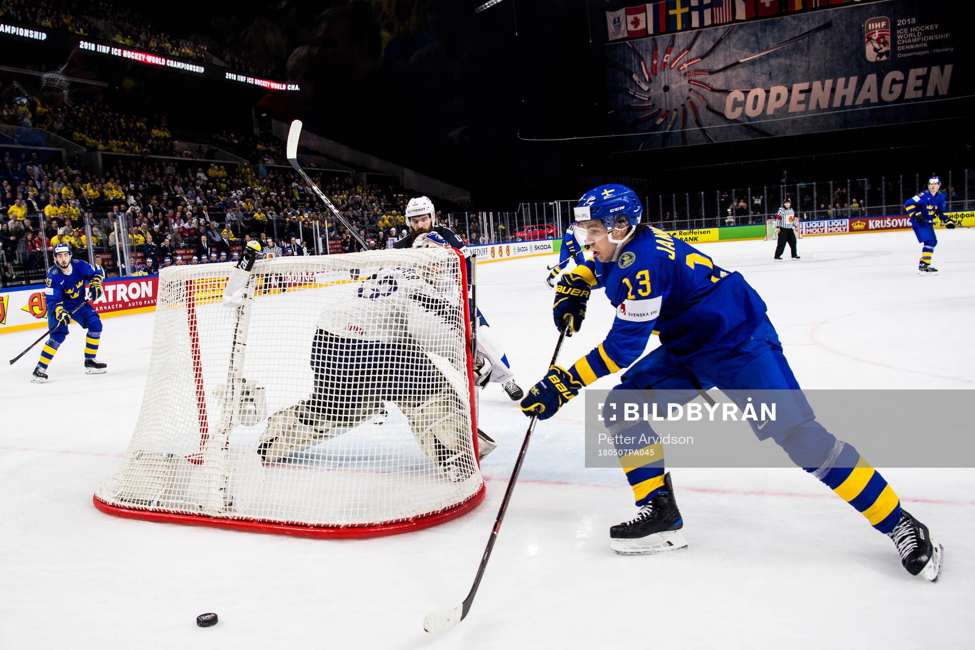 Sveriges Mattias Janmark oroar bakom Frankrikes målvakt