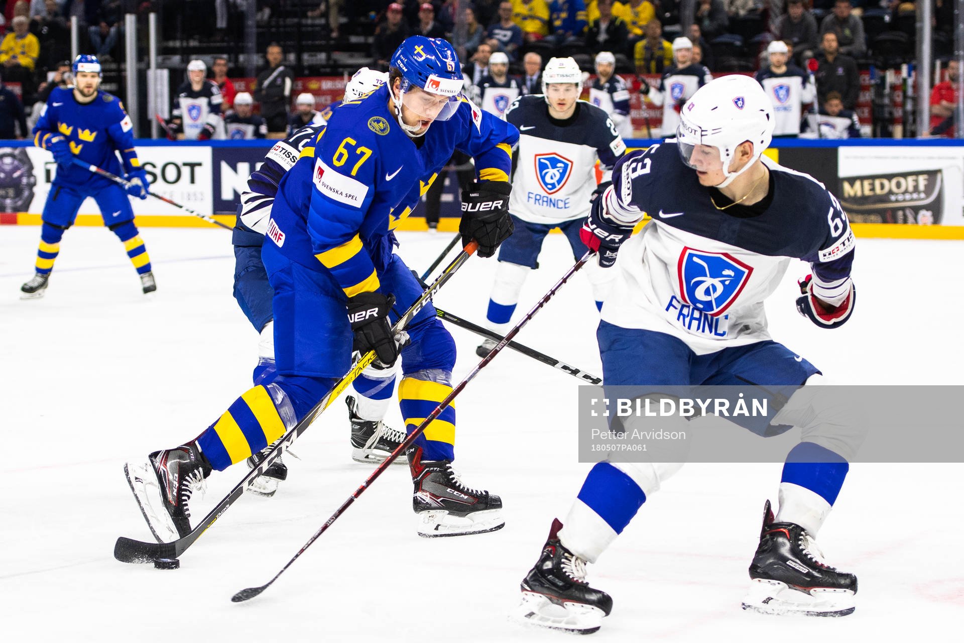 Sveriges Rickard Rakell mot Frankrikes Alexandre Texier