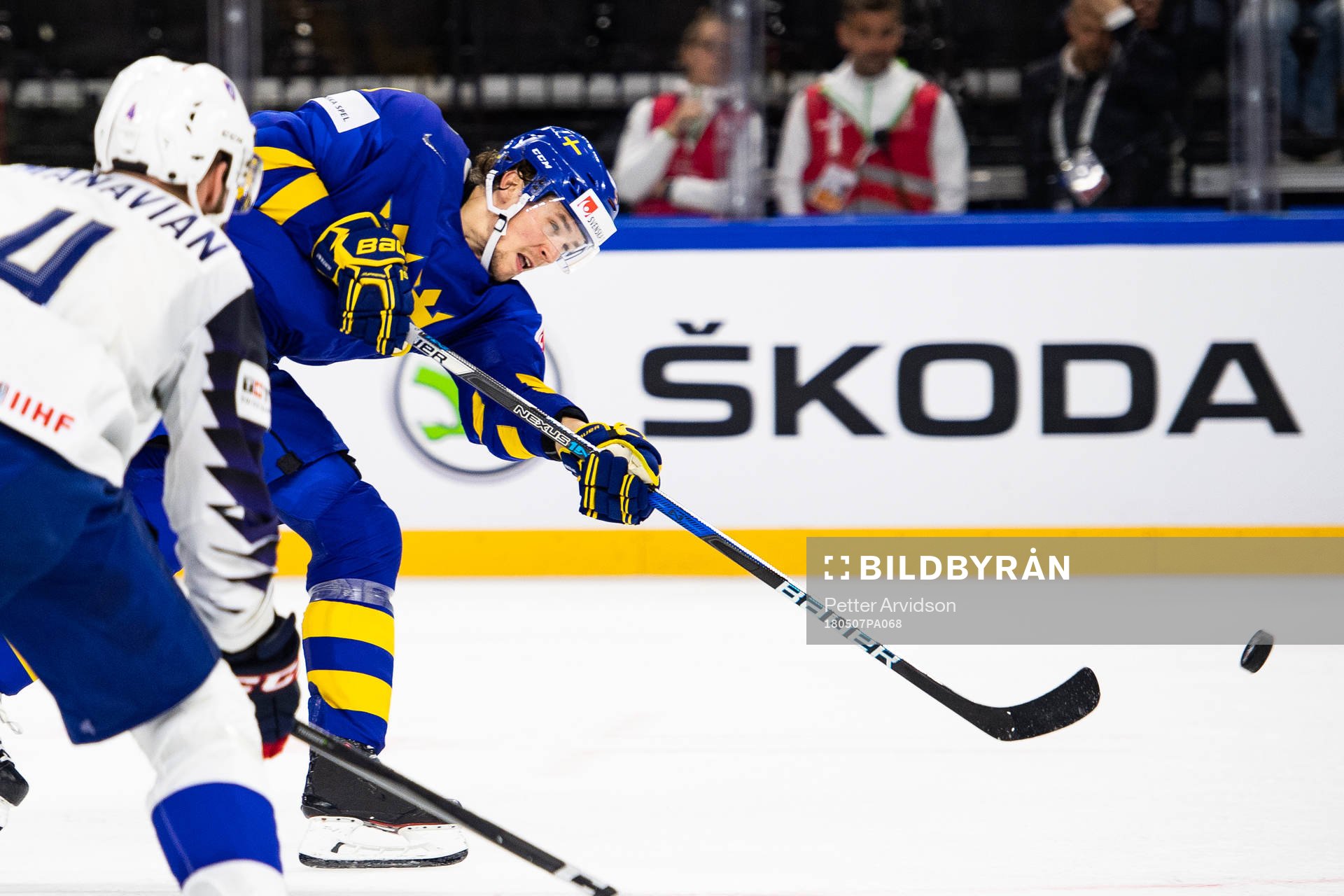 Sveriges Adrian Kempe skjuter