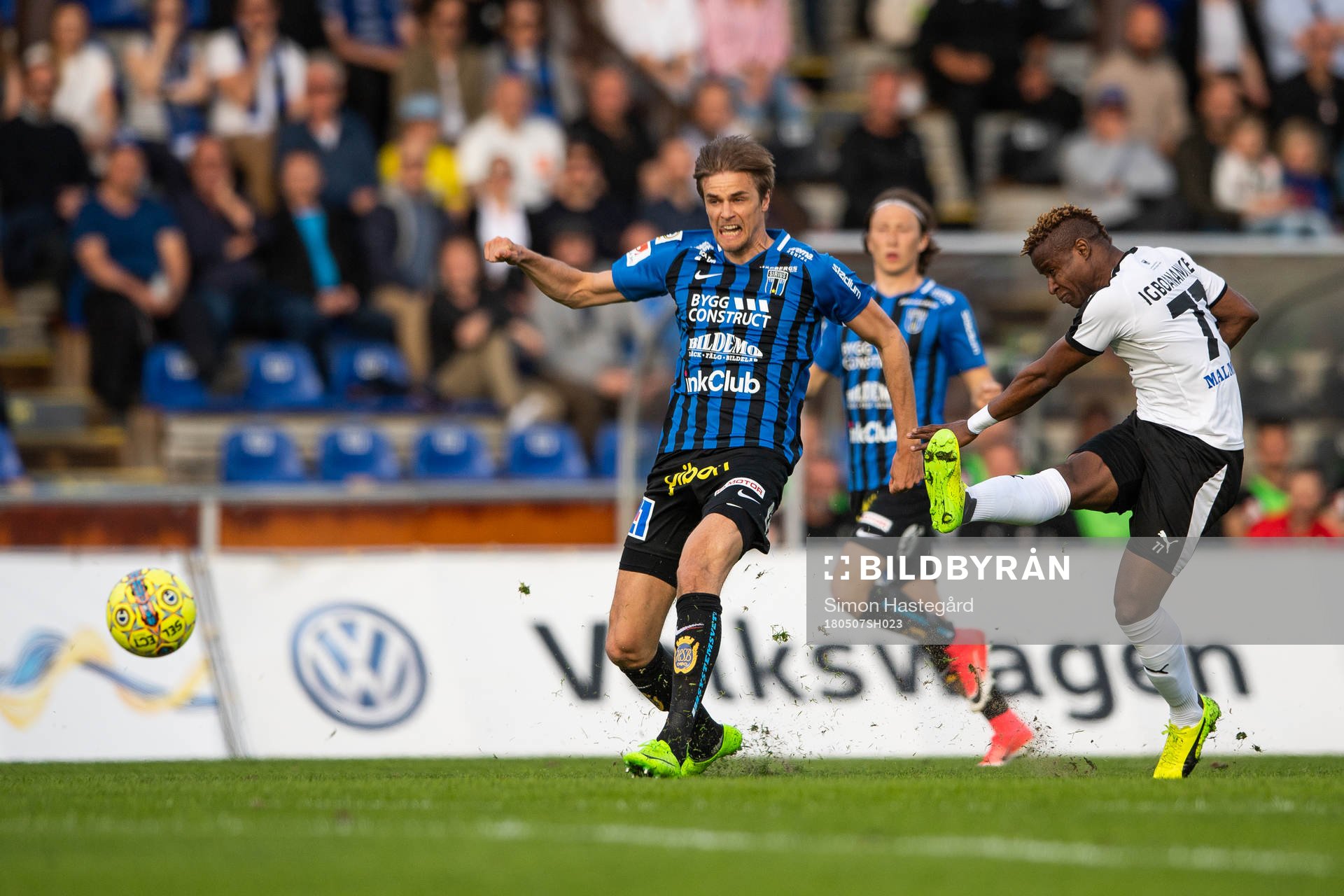 Örebros Kennedy Igboananike gör 0-1-målet