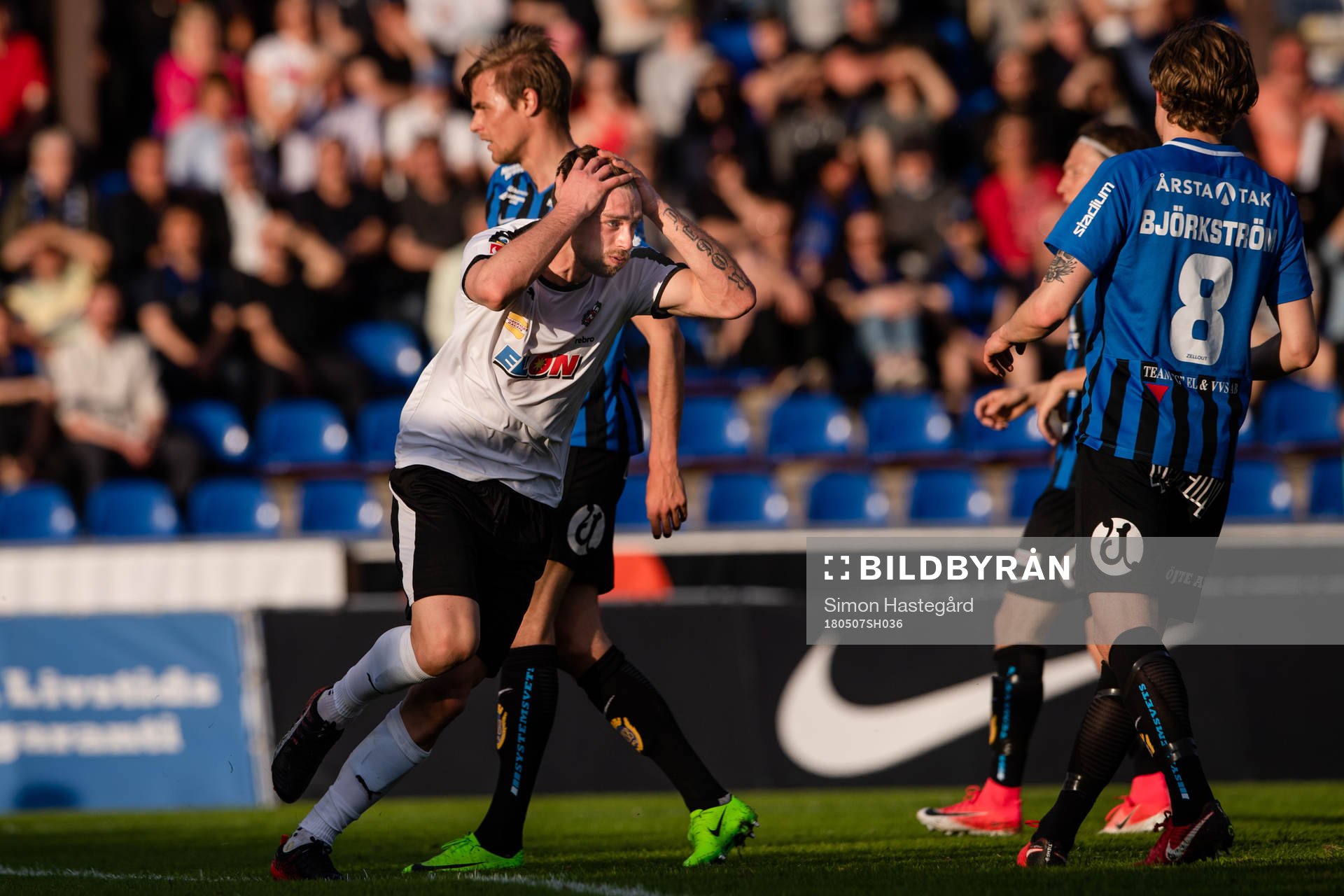 Örebros Filip Rogic deppar