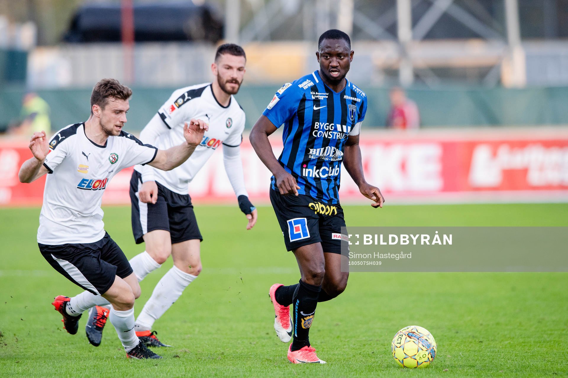 Örebros Filip Rogic och Sirius Moses Ogbu
