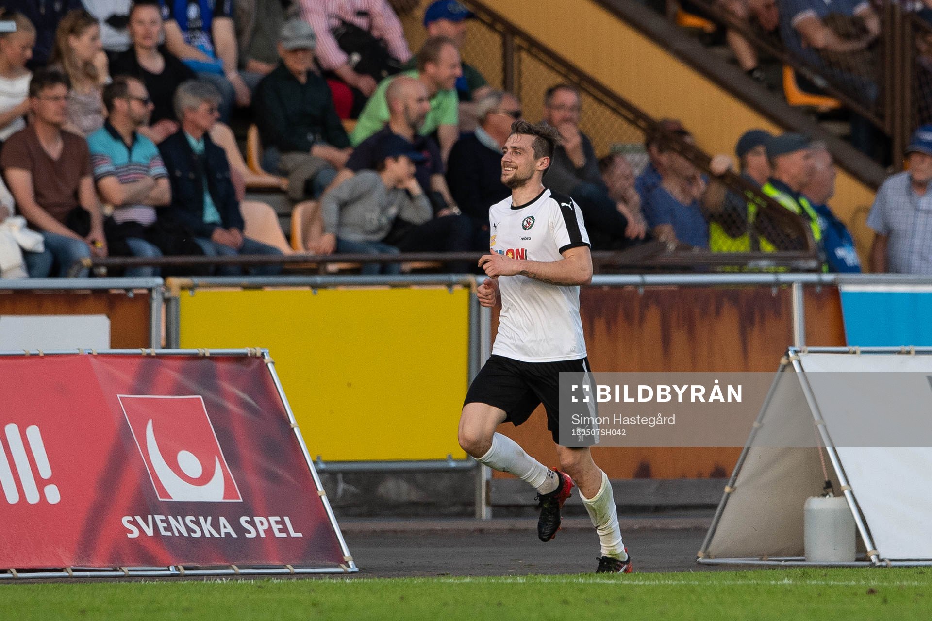 Örebros Filip Rogic jublar