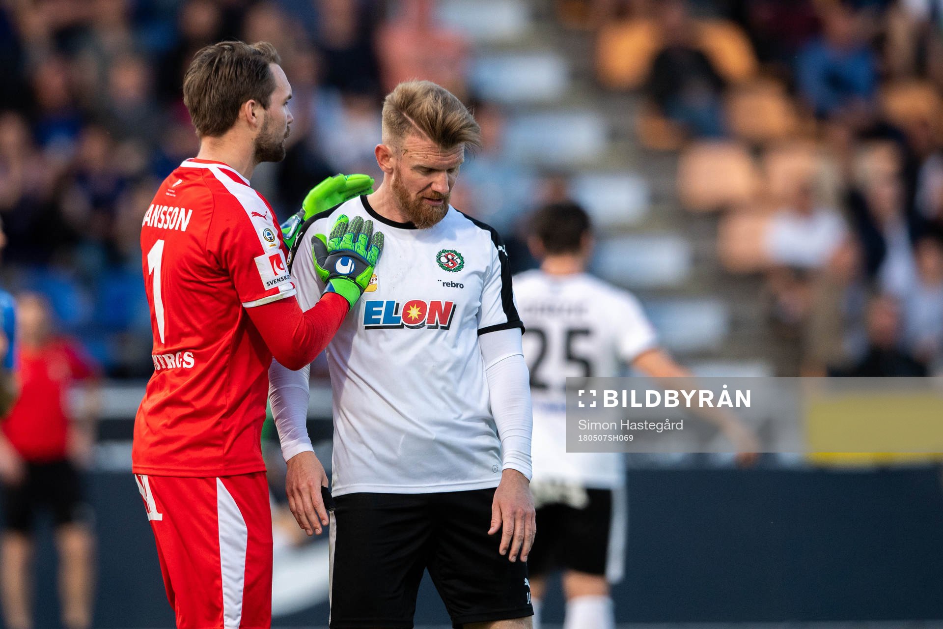 Örebros målvakt Oscar Jansson och Michael Almebäck