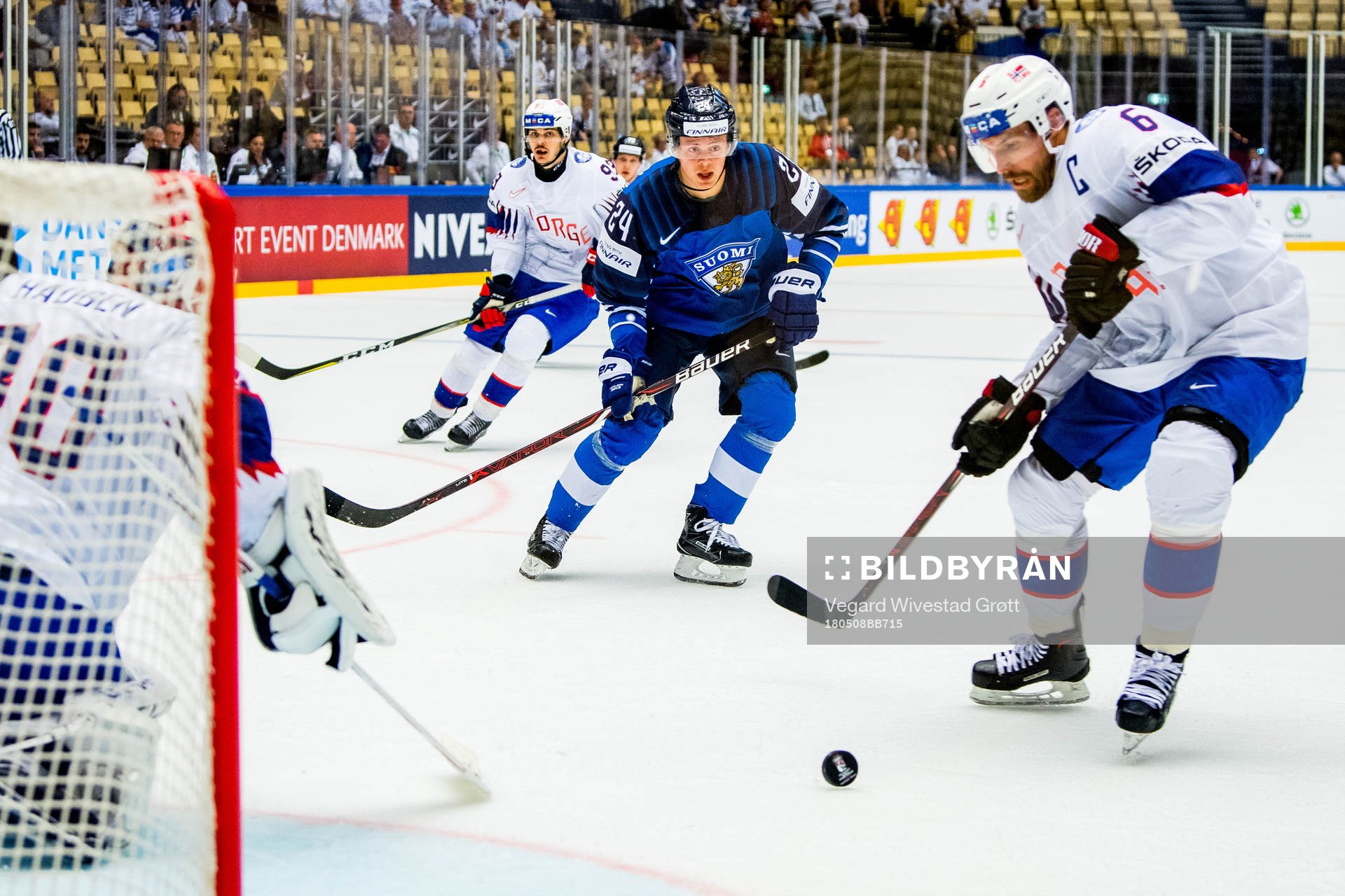 Thomas Valkvæ Olsen of Norway, Kasperi Kapanen of Finland