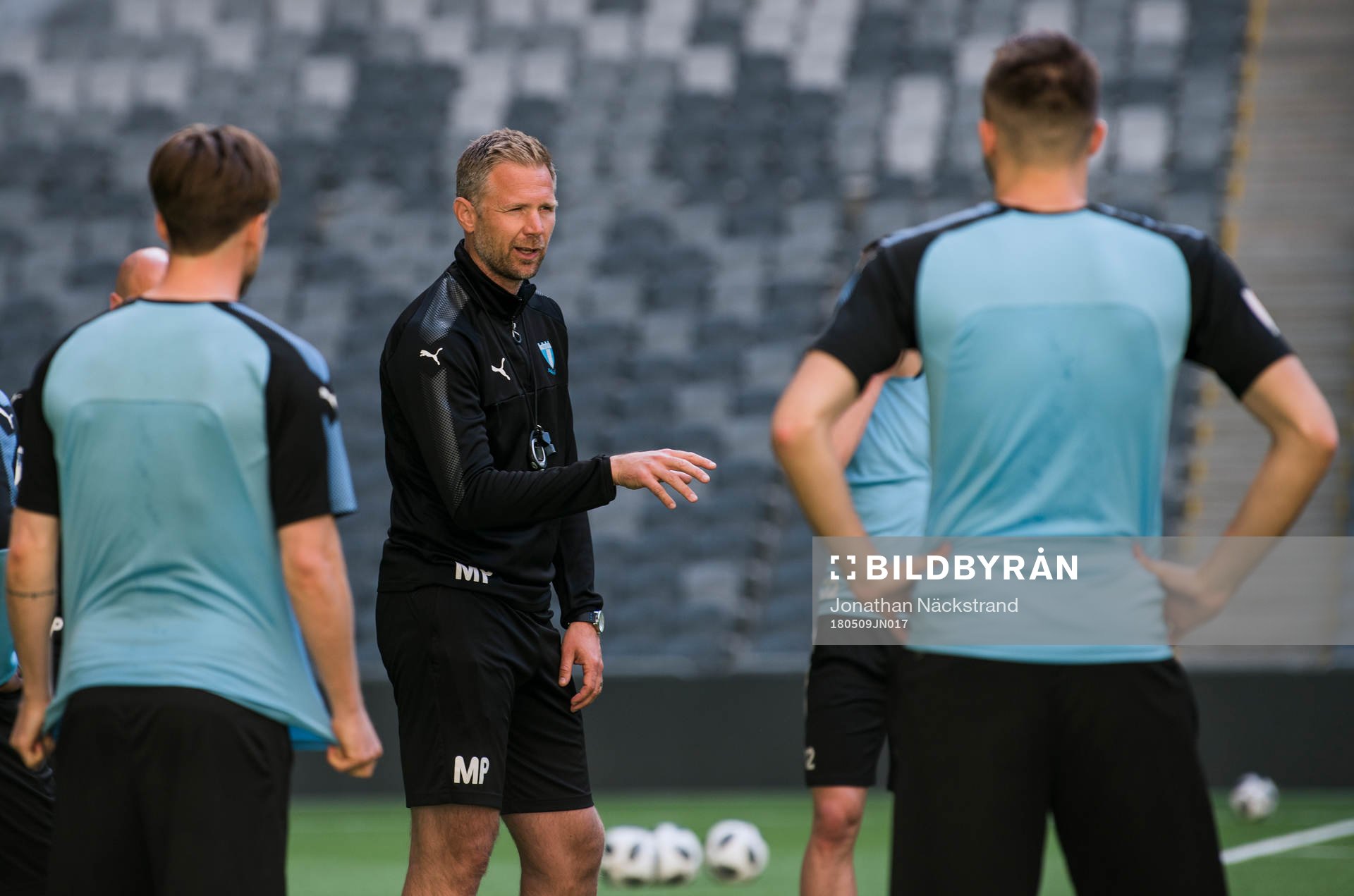 Malmö FFs  tränare Magnus Pehrsson och övriga spelare