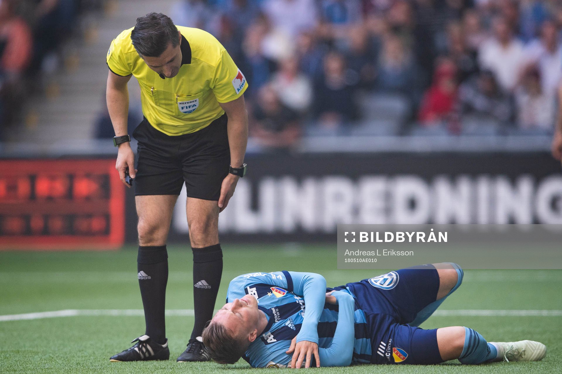 Domaren Bojan Pancic och Djurgårdens Fredrik Ulvestad