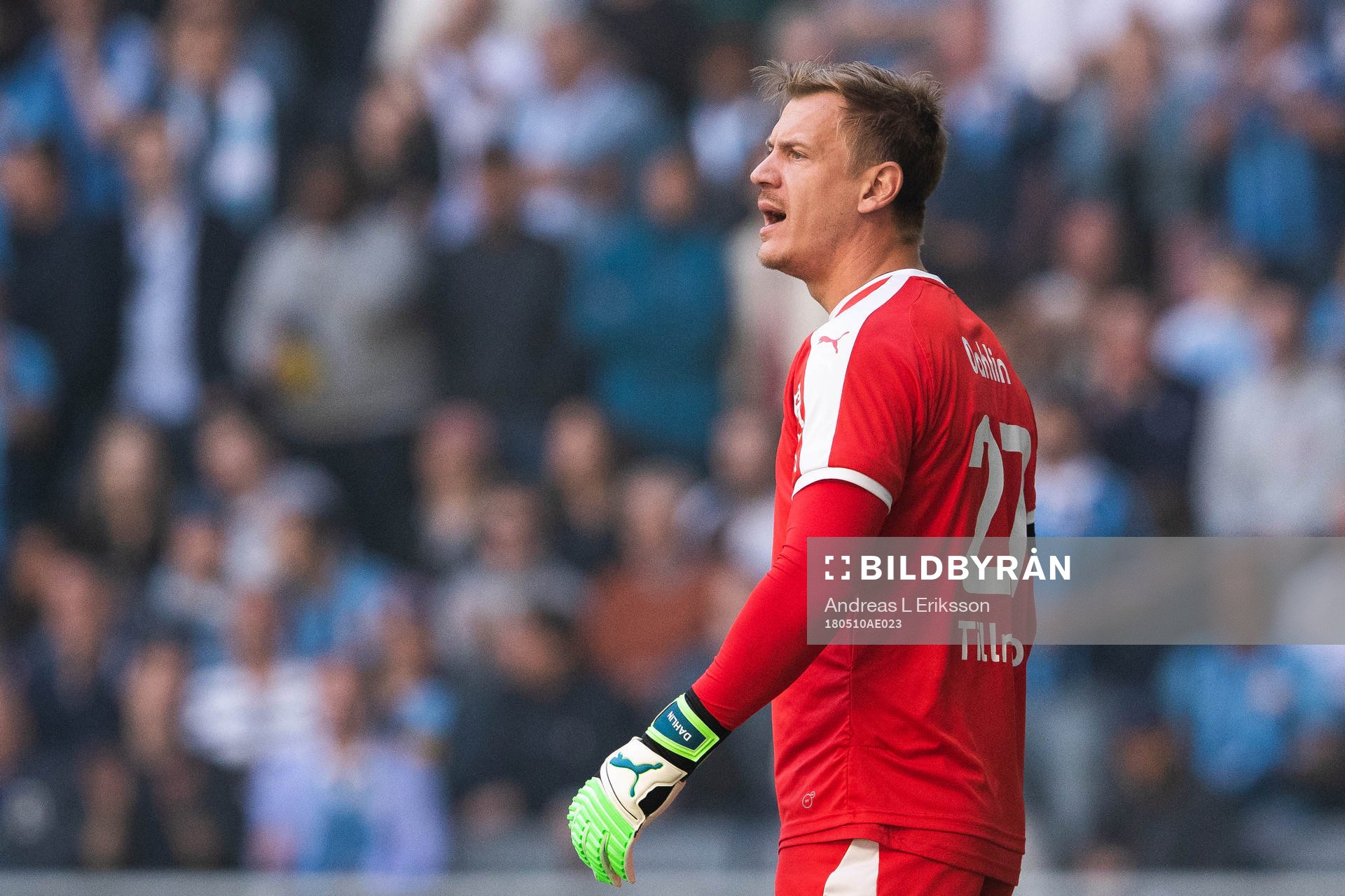 Malmö FFs målvakt Johan Dahlin reagerar