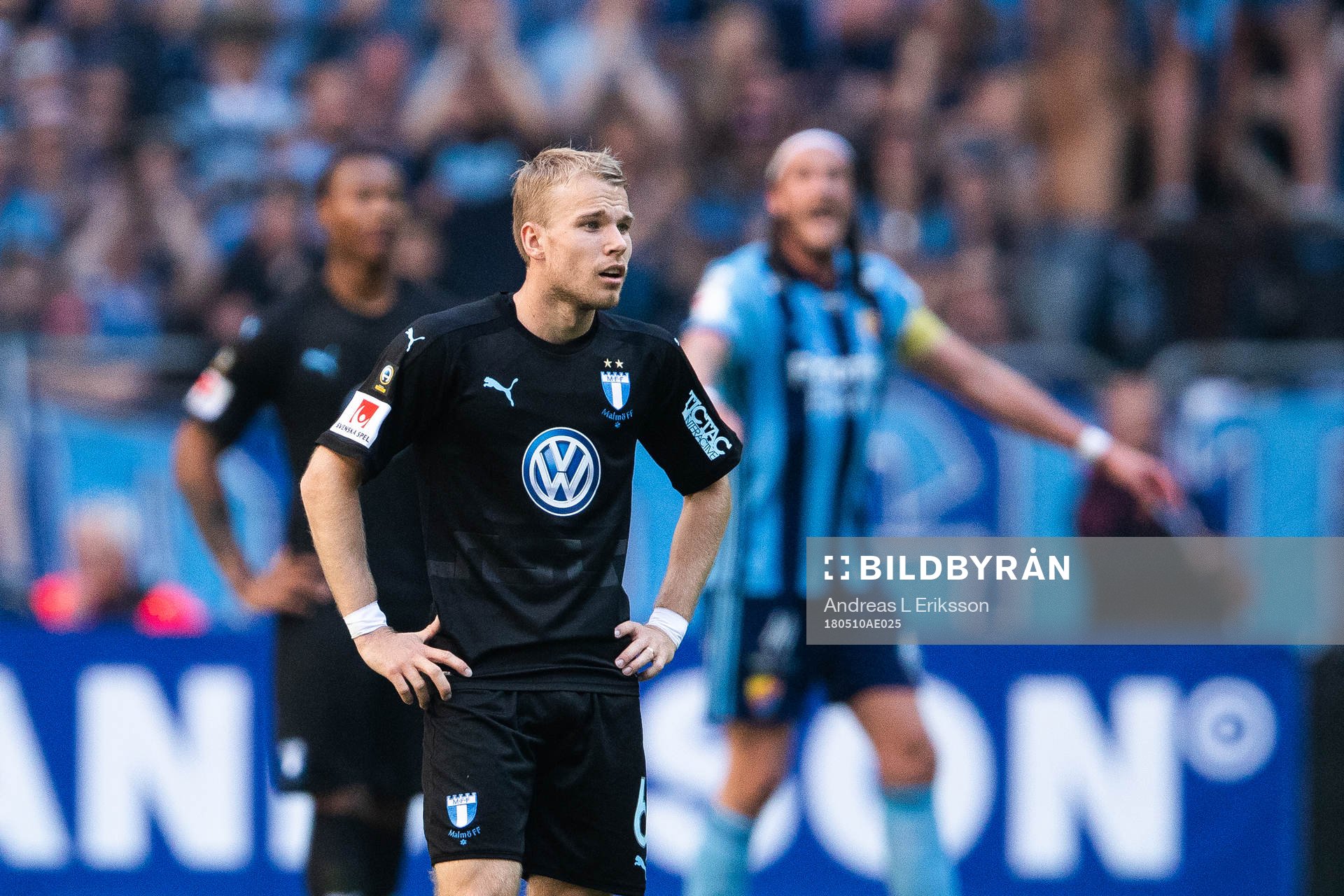 Malmö FFs Oscar Lewicki deppar