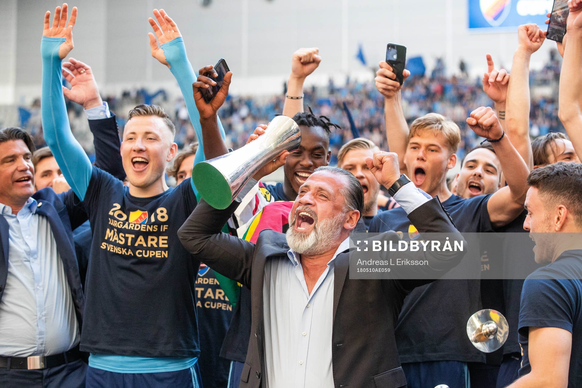 Djurgårdens tränare Özcan Melkemichel och medspelare