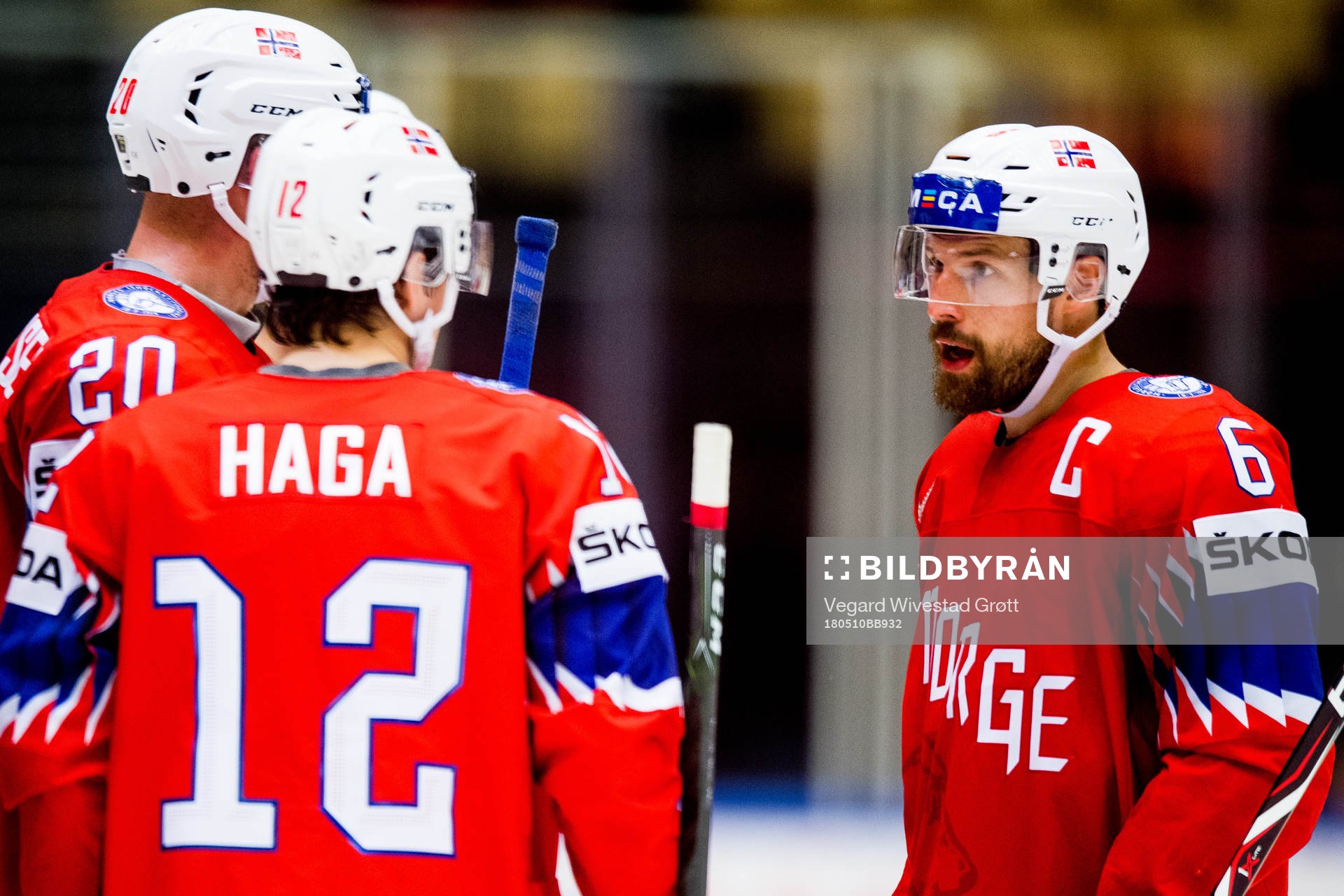 Jonas Holøs of Norway talks to teammates Anders Bastiansen