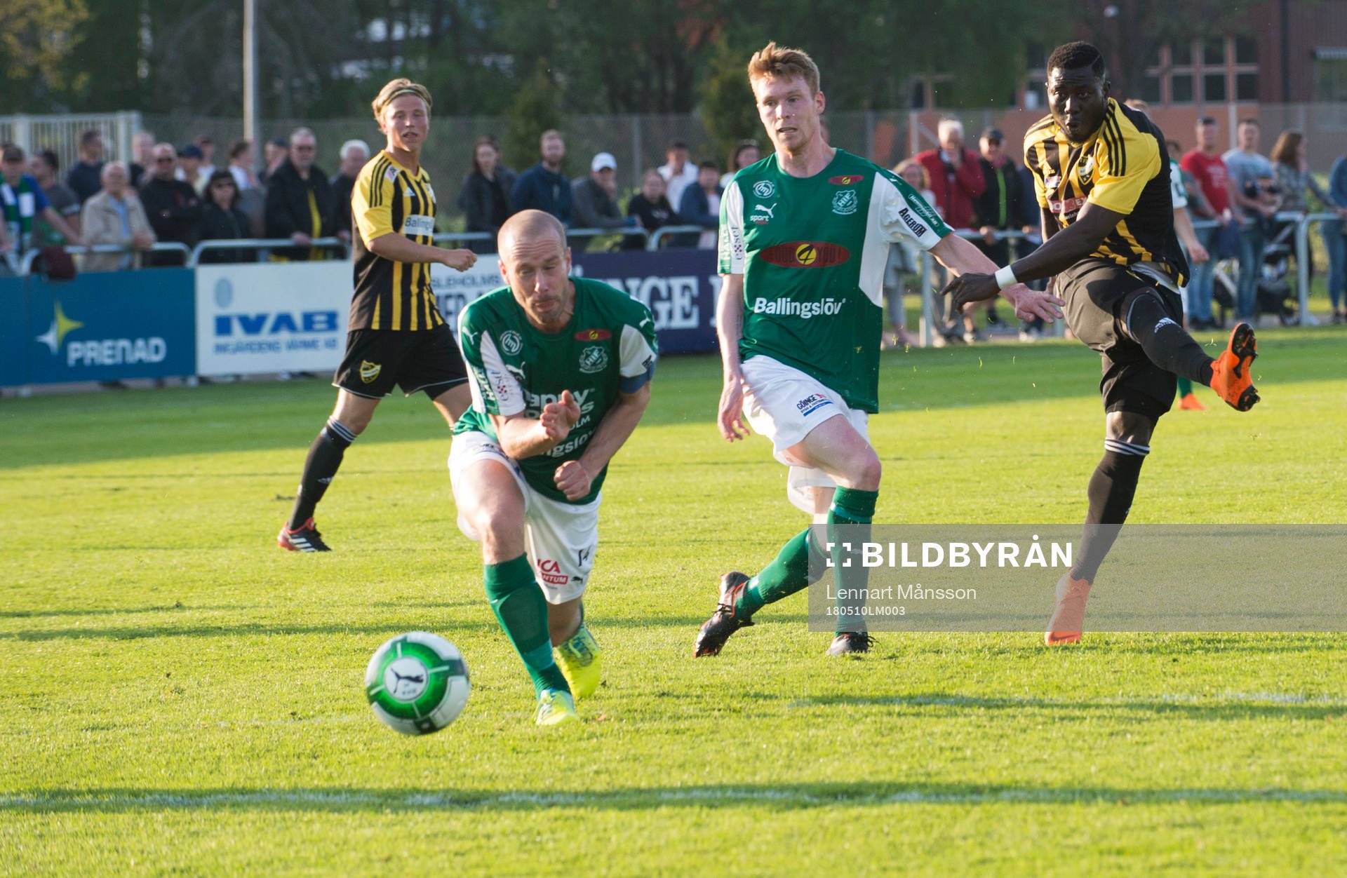 IFK Hässleholms Mike Andrew i matchen i division 2 mellan