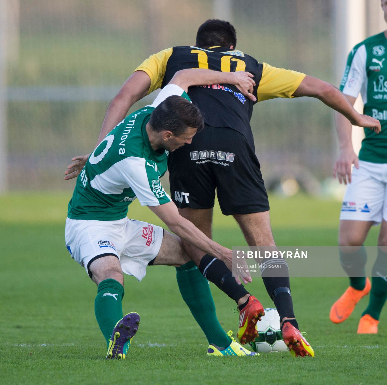 s Burim Rexhepi försöker stoppa IFK Hässleholms Tommy
