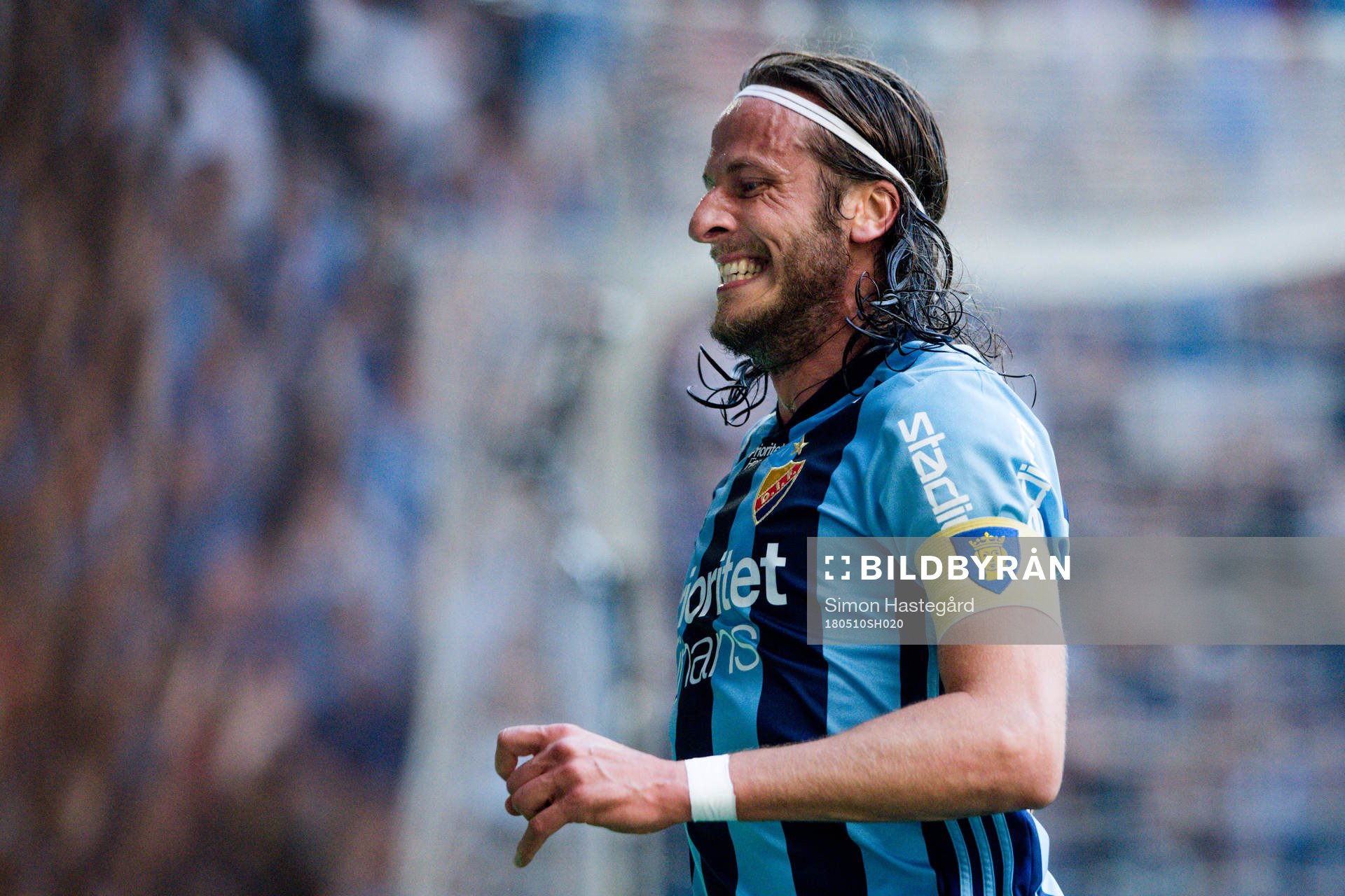 Djurgårdens Jonas Olsson jublar efter 1-0 av Jacob Une Larsson, ej i bild, under finalen i Svenska Cupen i fotboll mellan Djurgården och Malmö FF den 10 maj 2018 i Stockholm.