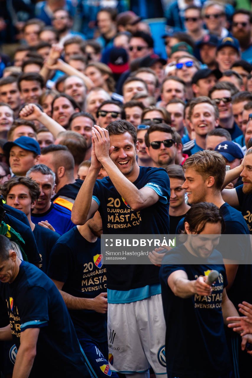 Djurgårdens målvakt Andreas Isaksson jublar med