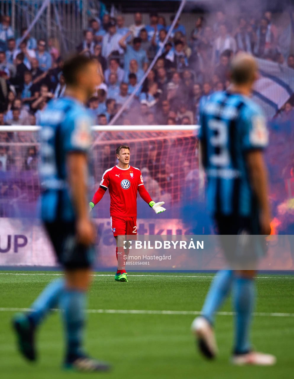 Malmö FFs målvakt Johan Dahlin reagerar