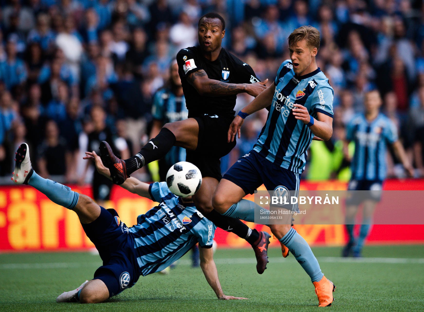 Malmö FFs Carlos Strandberg och Djurgårdens Felix Beijmo