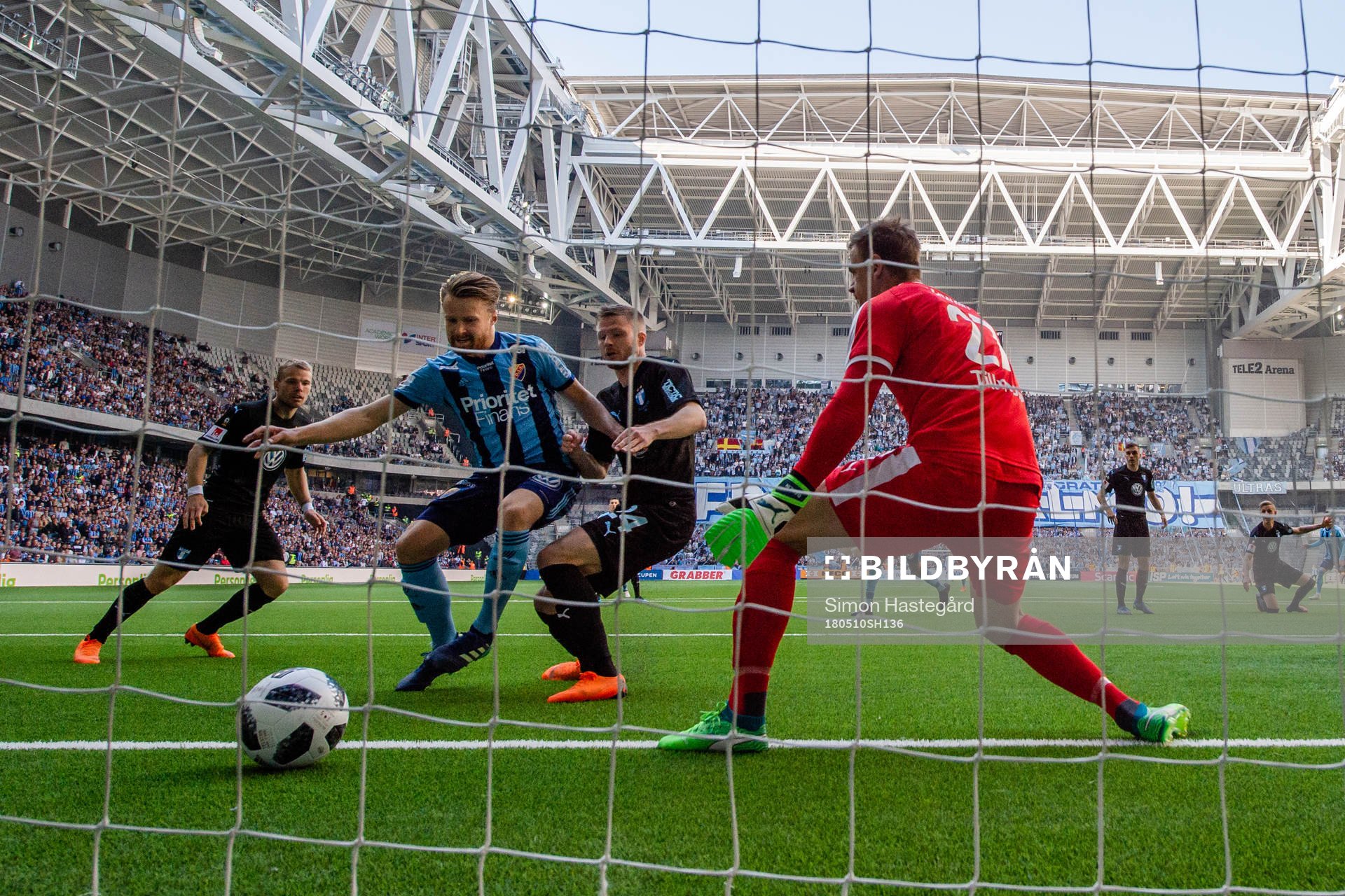 Djurgårdens Jacob Une Larsson gör 1-0 bakom Malmö FFs