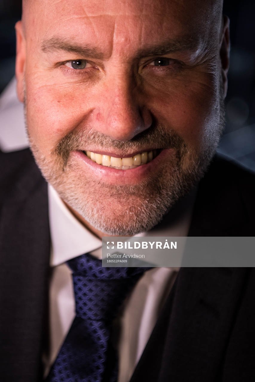 Viasats kommentator Niklas Holmgren