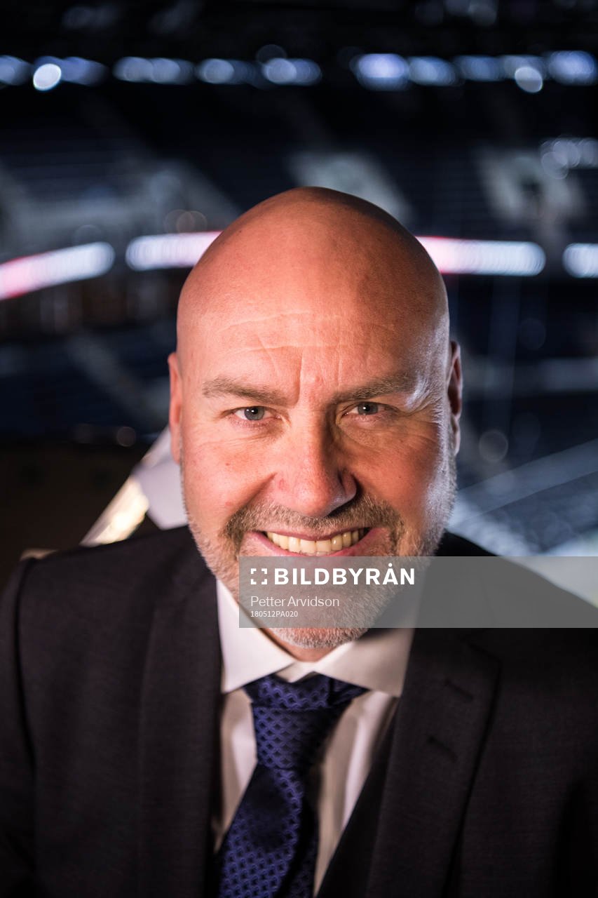 Viasats kommentator Niklas Holmgren