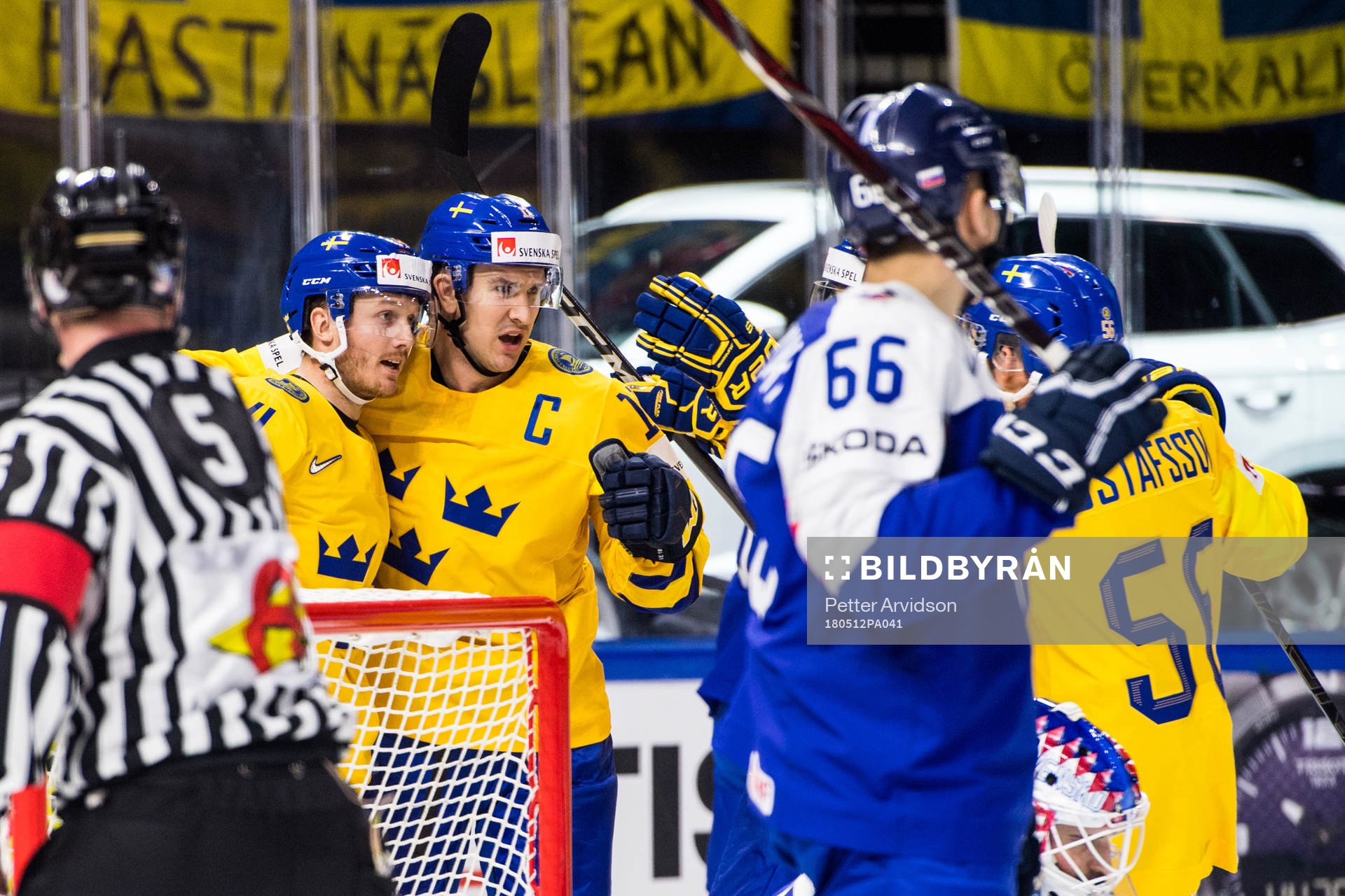 Sveriges Gustav Nyquist och Mikael Backlund jublar
