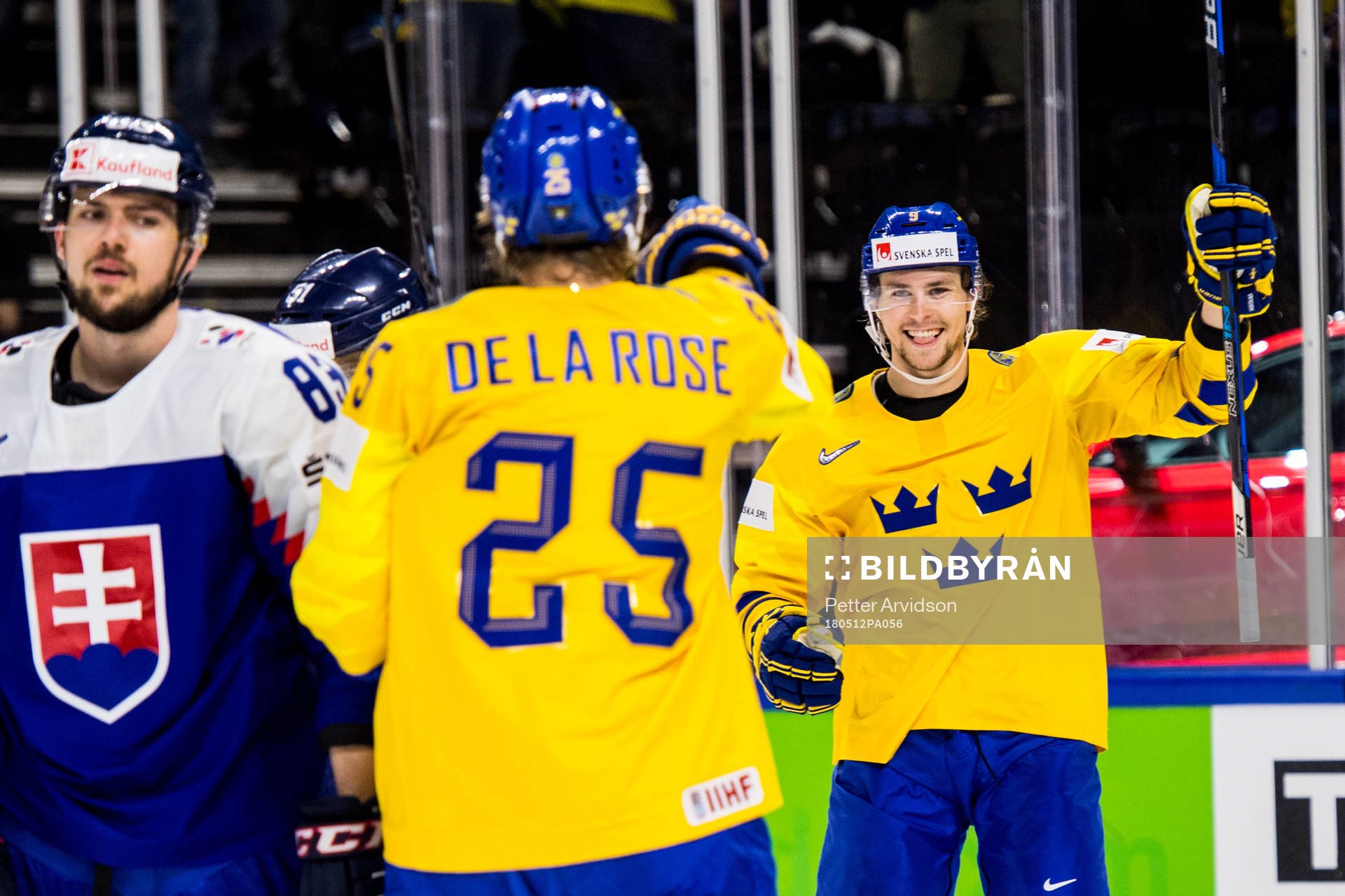 Sveriges Jacob de la Rose jublar mot Adrian Kempe