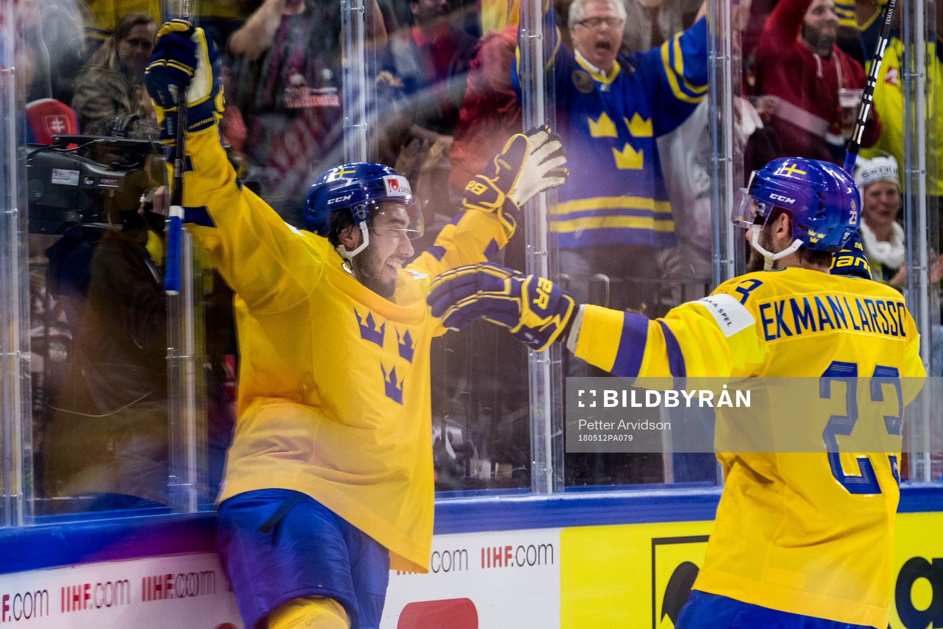 Sveriges Mika Zibanejad jublar med Oliver Ekman Larsson
