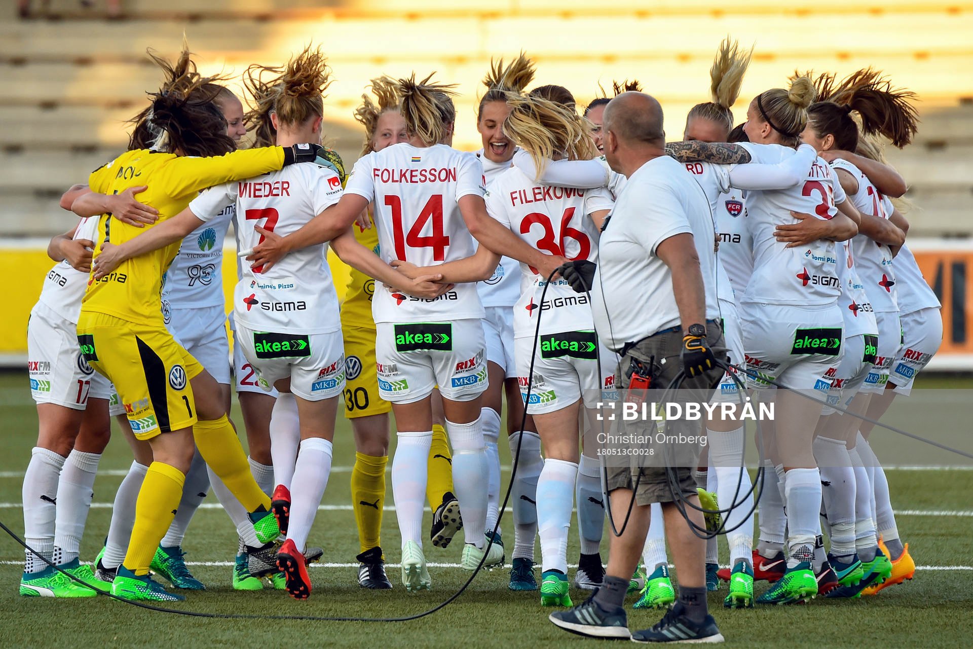 Rosengårds spelare jublar