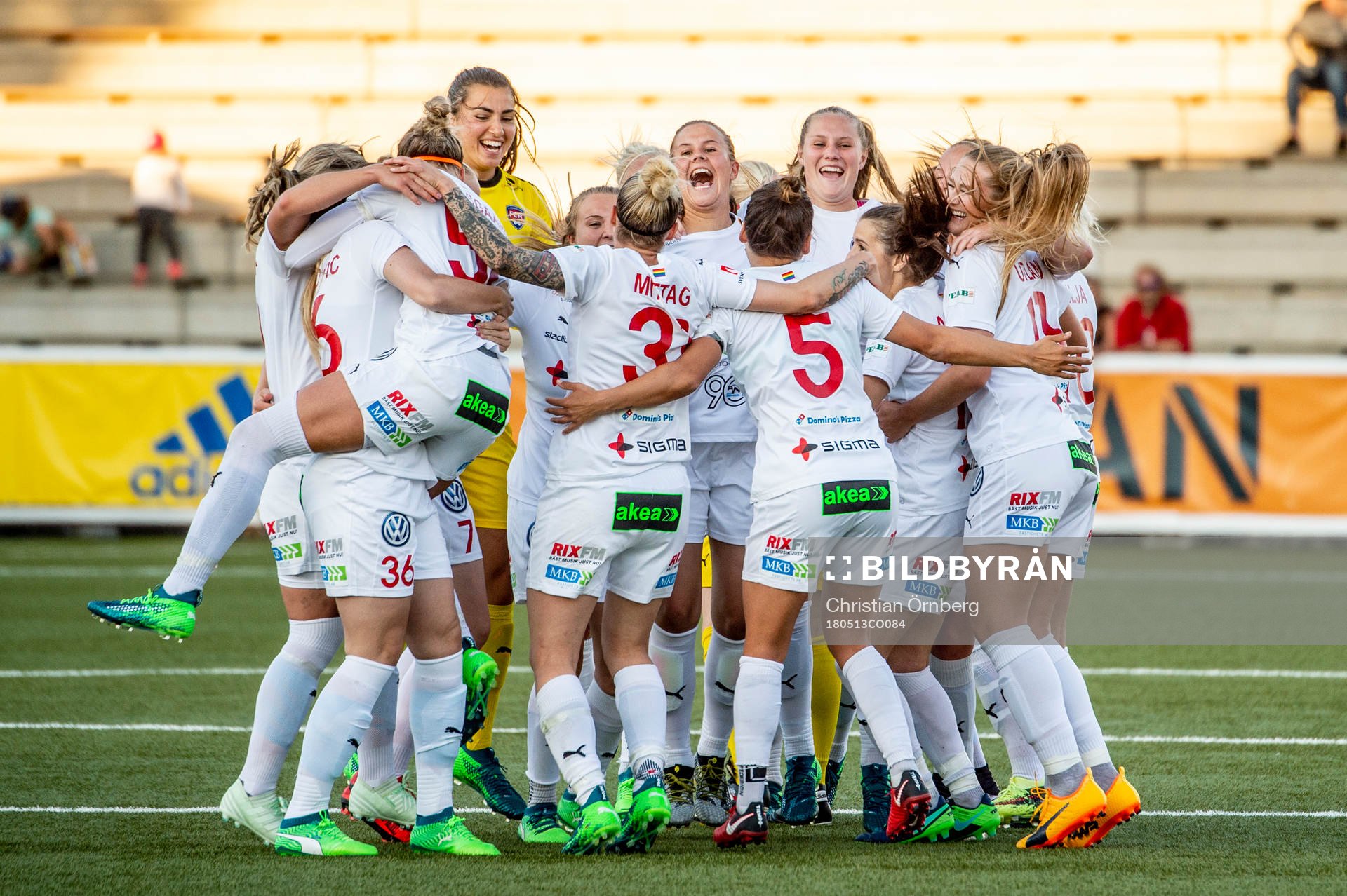 Rosengårds spelare jublar