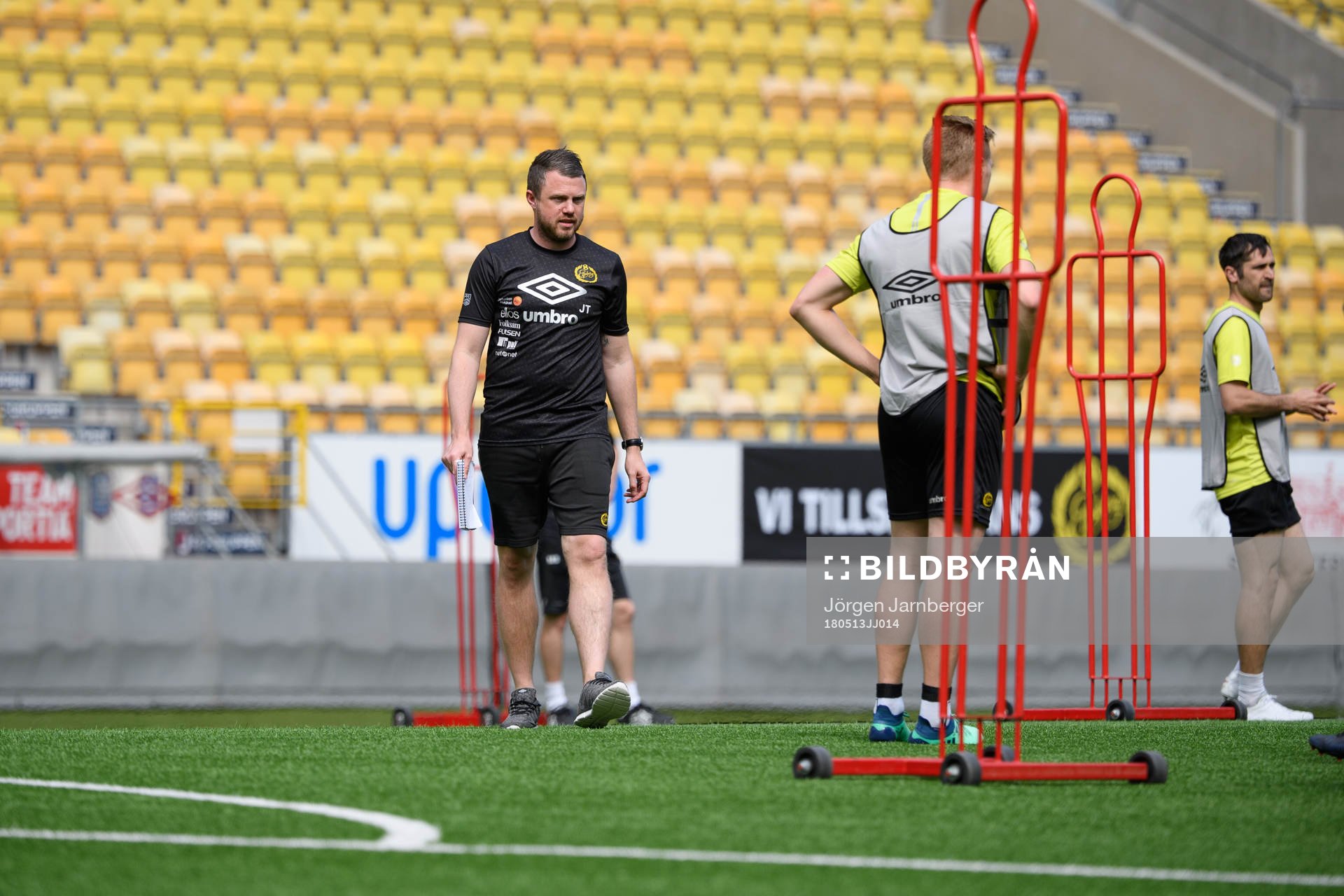 manager Jimmy Thelin