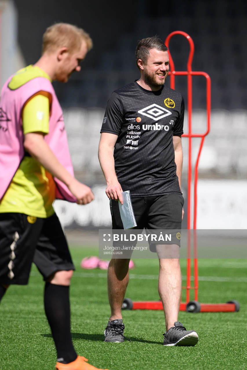 manager Jimmy Thelin