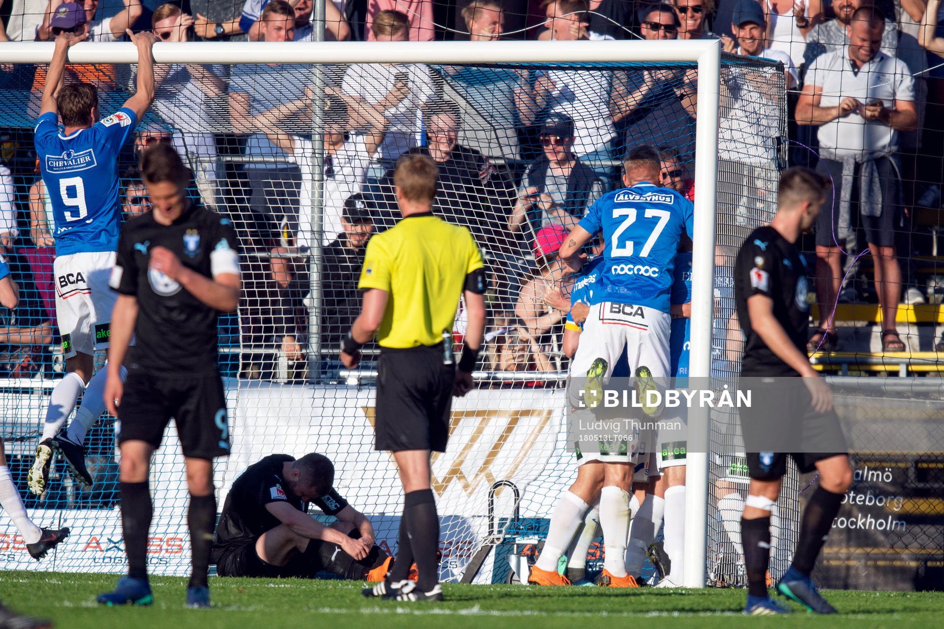 Trelleborgs Lasse Nielsen jublar med lagkamrater