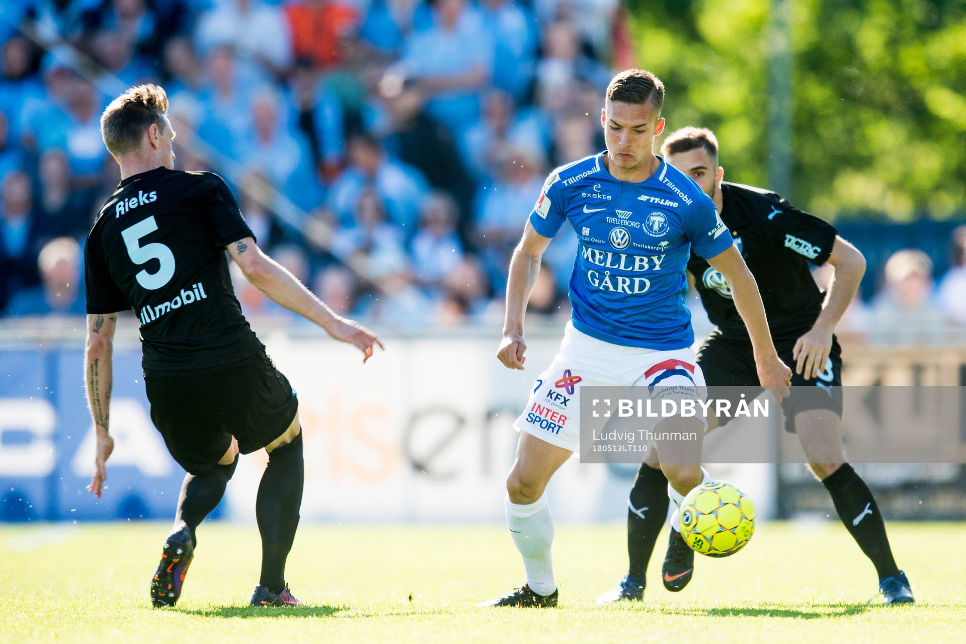 Trelleborgs Felix Hörberg bevakas av Malmö FFs Sören