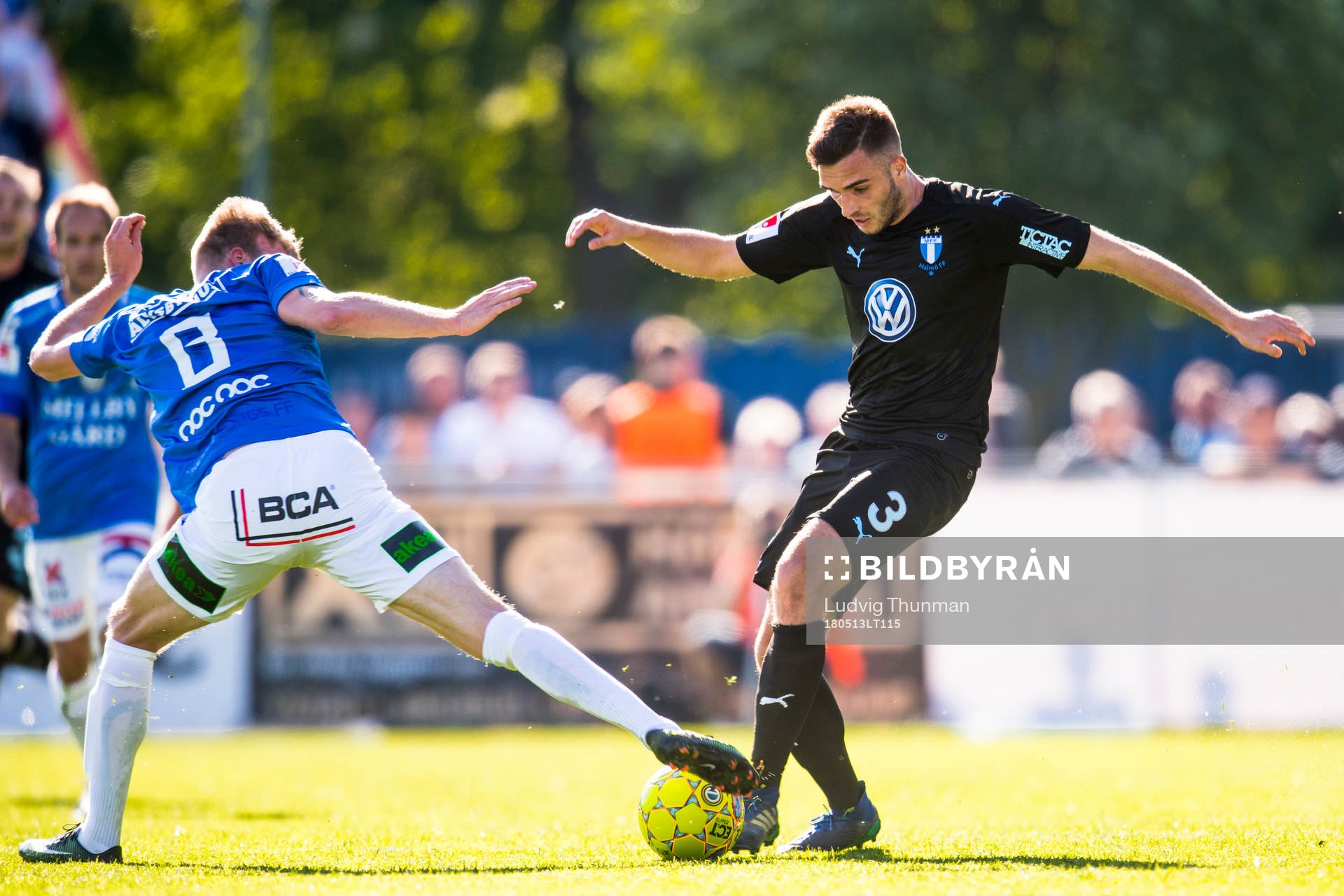 Trelleborgs Robin Nilsson och Malmö FFs Egzon Binaku