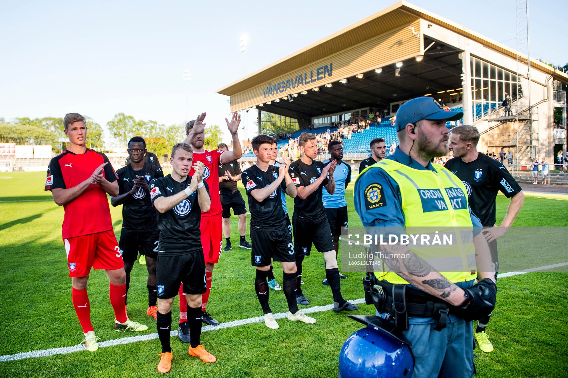 Malmö FFs spelare tackar publiken