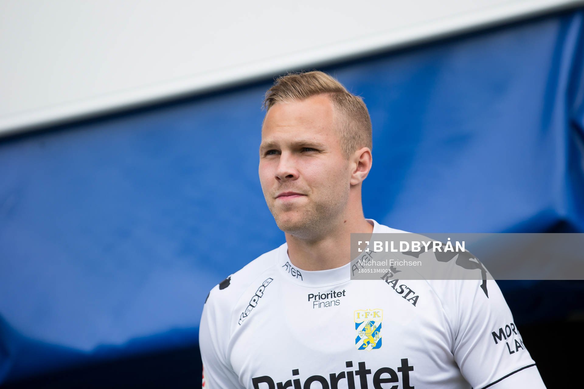 IFK Göteborgs Gustav Engvall på väg in för uppvärmning