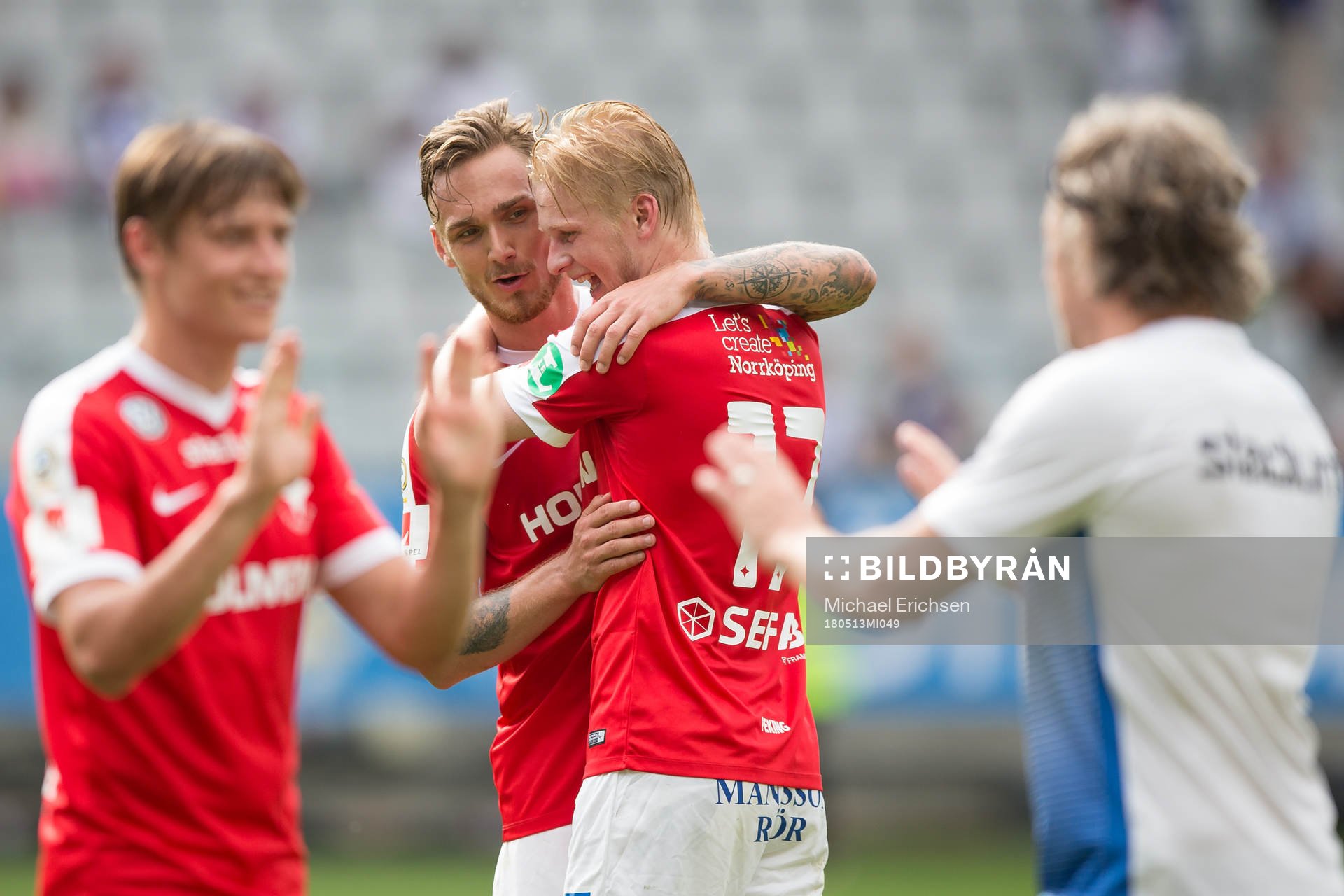 Norrköpings Linus Wahlqvist och Kalle Holmberg jublar efter fotbollsmatchen i allsvenskan mellan IFK Göteborg och Norrköping den 13 maj 2018 i Göteborg.